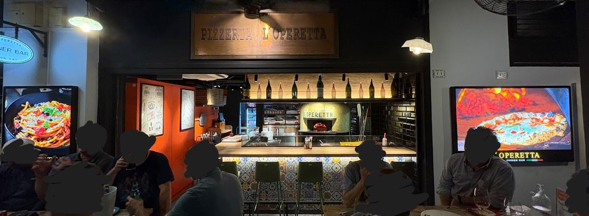 L'Operetta Corner Bar
