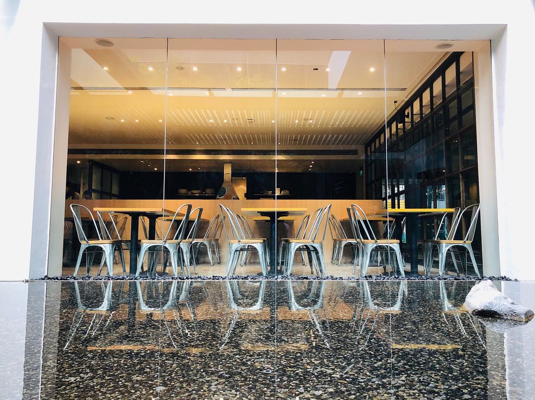 Standing Sushi Bar @ CBD/Raffles (2)